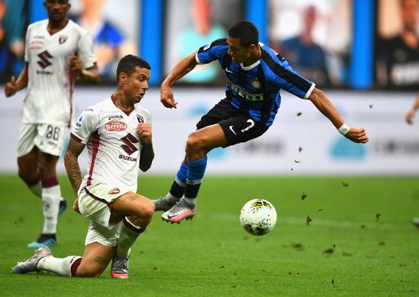Alexis frente al Torino.