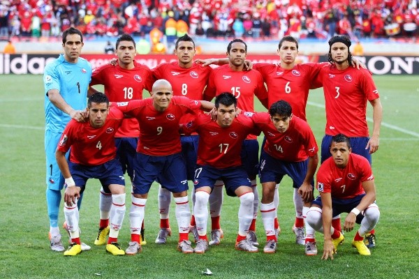 Este fue el XI con que la Roja enfrentó a Suiza, en un recordado triunfo con solitario gol de Mark González. (Foto: Getty)
