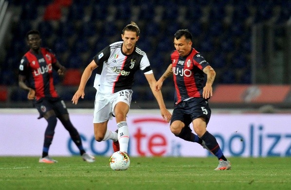 Gary Medel se posiciona como titular para este encuentro en Milán, con un Bologna que lo tiene como indescutido en el centro del mediocampo. (Foto: Getty)