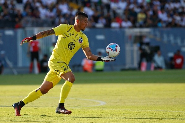 Brayan Cortés empezó de gran manera el 2020, pero los errores le jugaron en contra. En los últimos partidos logró levantarse y ser clave para el arco de Colo Colo. Foto: Agencia Uno