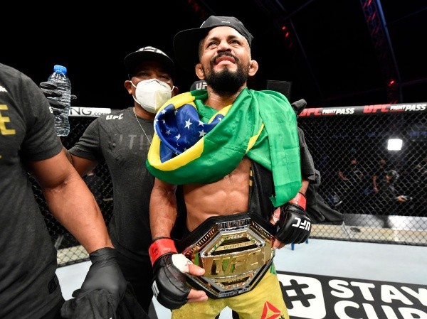 Deiveson Figueredo se transformó en el nuevo campeón de Peso Mosca del UFC. Foto: Getty Images