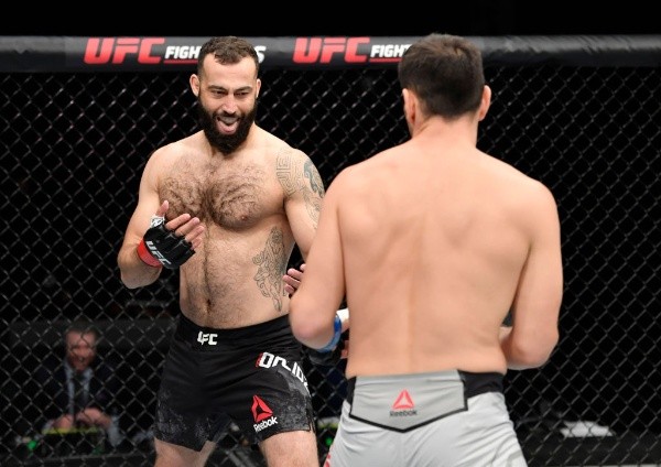 Dolidze propuso el ritmo de la pelea durante todo el primer round. Gracias a un rodillazo, se llevó la victoria por TKO. Foto: Getty Images