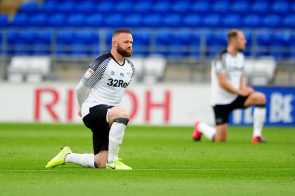 El equipo de Wayne Rooney será el encargado de hacerle el pasillo y enfrentar en su primer partido como campeón de la Championship al Leeds de Bielsa. (Foto: Getty)