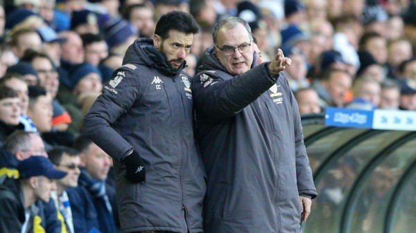 Bielsa junto a su ayudante técnico en el Leeds United. (FOTO: Getty)