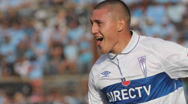 Nicolás Castillo arremetió contra los dichos de Fuenzalida y los hinchas pidieron que entregara la jineta (Agencia Uno)