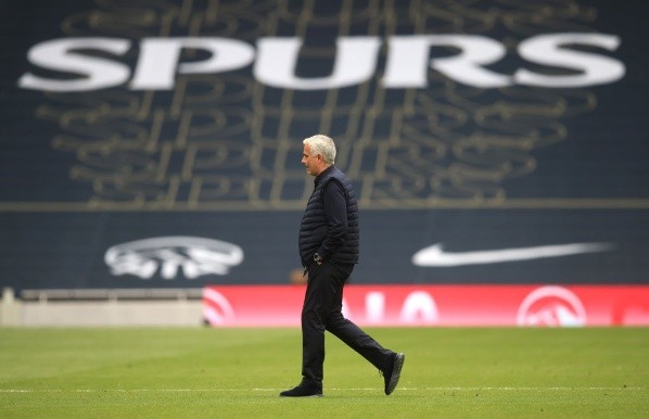 José Mourinho piensa en el defensa chileno para los Spurs - Getty