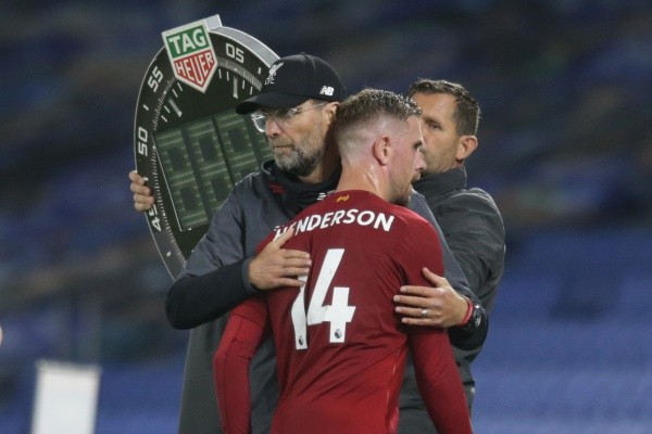 Henderson es abrazado por su DT, Jürgen Klopp (Getty Images)