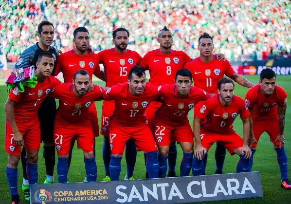Esta fue la formación con que la Roja enfrentó a México, selección que incluso era favorita antes de este partido. (Foto: Getty)