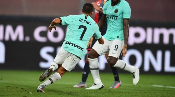Alexis Sánchez anotó un gol el sábado ante Genoa y se perfila como titular mañana contra el Napoli (Inter)