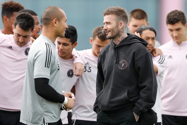 David Beckham junto a su cuadro, el Inter de Miami (Getty Images)