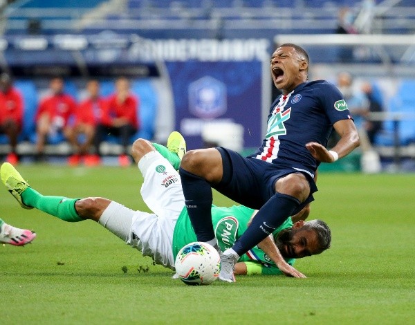 Mbappé sufrió una fuerte entrada en la final con el Étienne y estará ausente del equipo por al menos dos semanas más. (Foto: Getty)