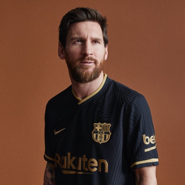 Lionel Messi luciendo la majestuosa nueva camiseta del Barça