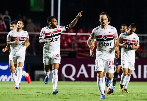 Dani Alves es el capitán y referente de Sao Paulo. De hecho, es el jugador que recibe el sueldo más alto del plantel. (FOTO: Getty)