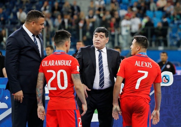Ronaldo y Diego Maradona pueden decir que conocieron a Alexis Sánchez y Charles Aránguiz.