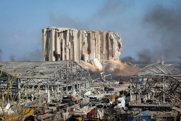 El puerto de Beirut quedó totalmente destrozado tras la explosión de este martes. En el Líbano trabajan para determinar la causa. Foto: Getty Images.