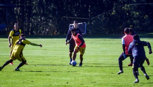 Los clubes chilenos están realizando los entrenamientos en cancha a la espera que vuelva el Campeonato Nacional. (FOTO: Agencia Uno)