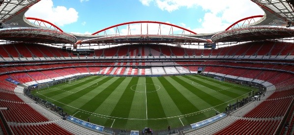 El Estadio Da Luz pertenece al Benfica de Portugal y tiene capacidad para 64.642 espectadores. En 2014 recibió la final de la Champions donde el Real Madrid ganó la décima