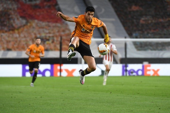 Raúl Jimenez es la gran apuesta ofensiva del Wolverhampton. El mexicano viene de marcar en octavos y será un desafío para Sevilla detenerlo. (Foto: Getty)