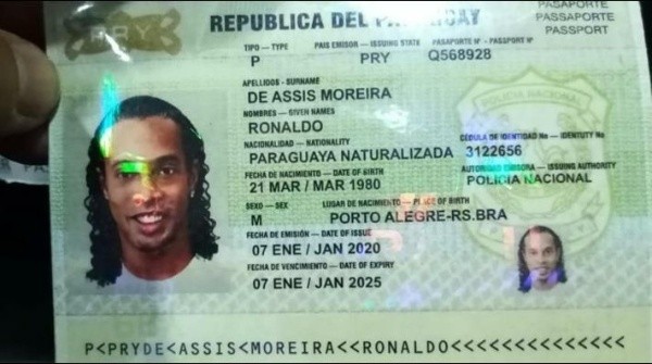 El pasaporte de la discordia de Ronaldinho