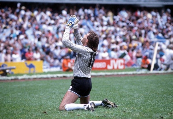 Nery Pumpido celebra el campeonato mundial de 1986 (Getty Images)