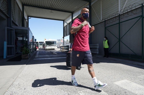 El volante chileno llegó este jueves a Lisboa para disputar el choque de cuartos. (FOTO: Getty)