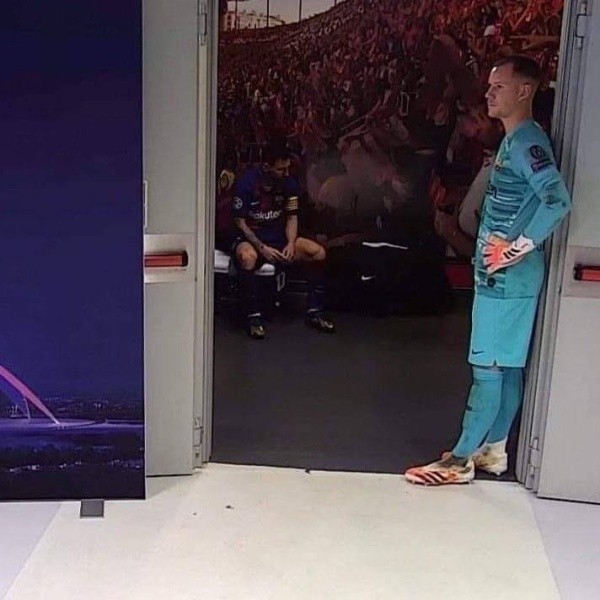 Lionel Messi, devastado en el camarín del Barcelona tras el 8-2 ante el Bayern Múnich. Foto: Twitter