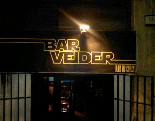 En este bar gana siempre el lado oscuro.