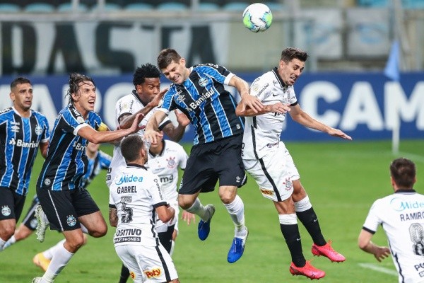 Gremio y Corinthians no pudieron sacarse ventajas, repartiendo puntos tras el 0-0. Foto: Getty Images