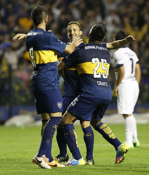 Chapa Fuenzalida festeja su gol con Boca ante Rosario Central.