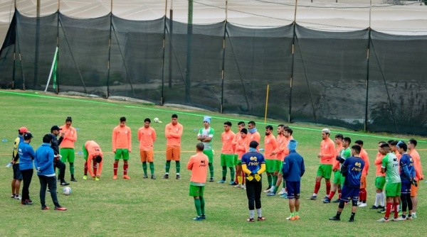 San Marcos de Arica entrena en el Valle de Azapa a esperas del reinicio del campeonato de Primera B (San Marcos)