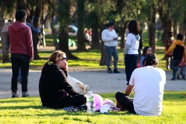El alza se da justo cuando Santiago Centro y Estación Central están cerca de cumplir una semana desde que pasaron de cuarentena a transición. Foto: Agencia Uno