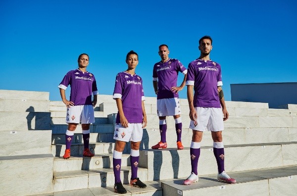 La nueva camiseta de Fiorentina y Erick Pulgar.