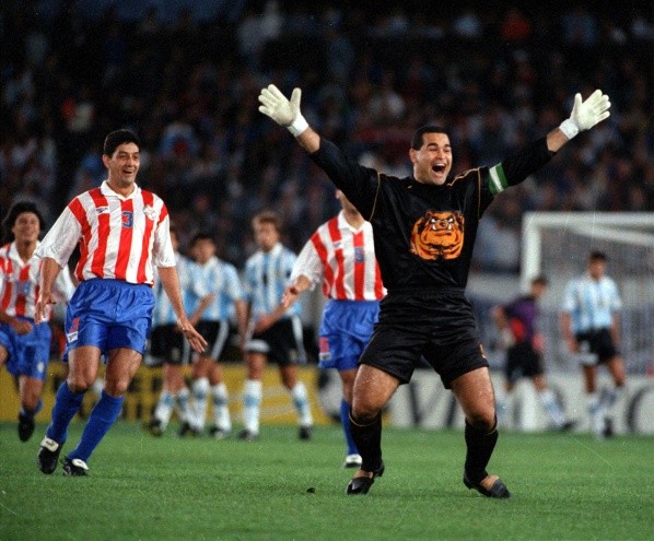 Chilavert festeja su gol ante Argentina (Getty Images)