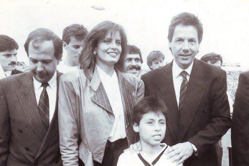 Cecilia Bolocco fue una de las invitadas en la reinauguración definitiva del Estadio Monumental en 1989.