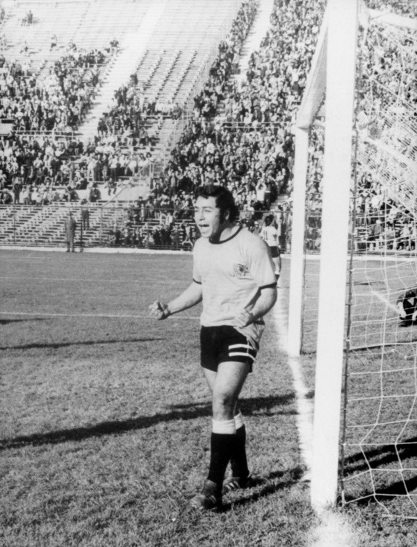 Caszely es ídolo absoluto de Colo Colo y estuvo al lado de conseguir la primera Libertadores para el fútbol chileno en 1973, pero no se dio tras una polémica final con Independiente. | Foto: Getty Images
