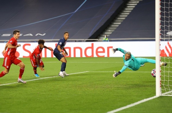 Kingsley Coman anota el gol del título para el Bayern Múnich en la final de la Champions. | Foto: Getty Images