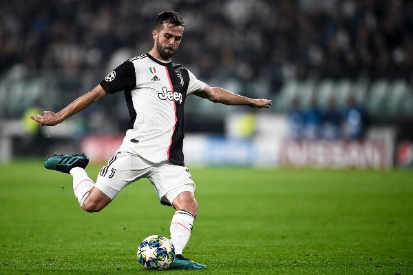 El nuevo refuerzo del Barcelona, Pjanic, con covid-19