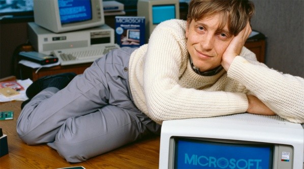 Bill Gates impulsó su fortuna con Windows 95.