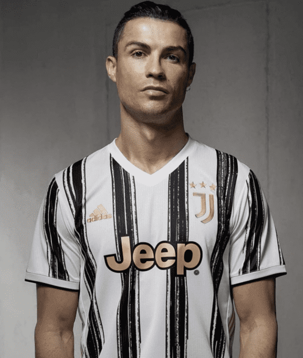 Cristiano Ronaldo fue el rostro de la nueva camiseta de la Juventus