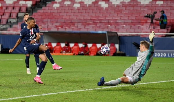 Kylian Mbappé tuvo en sus pies la apertura de la cuenta, pero no pudo batir al muro Manuel Neuer. Foto: Getty Images