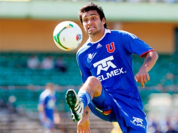 Carlos Bueno jugó el segundo semestre de 2010 en Universidad de Chile