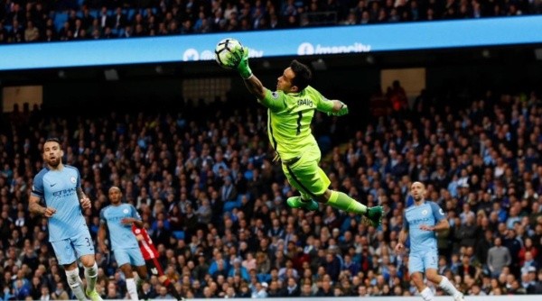 Claudio Bravo puede volver a España Claudio Bravo puede volver a España