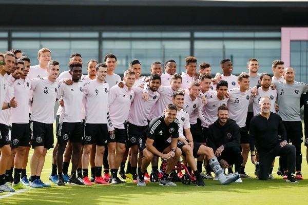 David Beckham junto al plante del Inter de Miami (Getty Images)