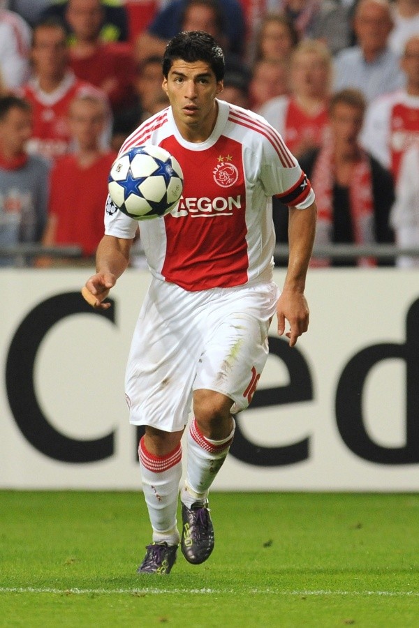 Suárez es ídolo en el Ajax, y pese a las ganas de repatriarlo, el director deportivo del club reveló que es muy difícil.