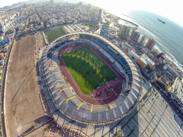 El Regional Calvo y Bascuñán cuenta con una capacidad de 21.178 espectadores. Foto: Agencia Uno