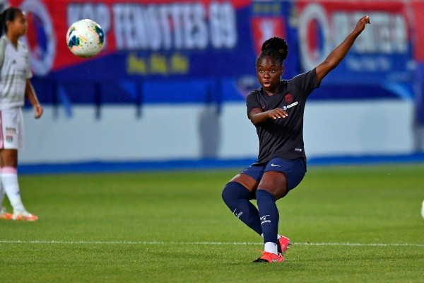 Sandy Baltimore fue tocada de manera reprochable por Olivier Echouafni cuando la sacó de la cancha para ser sustituida.