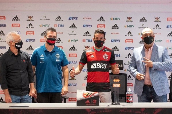 Mauricio Isla es refuerzo de Flamengo