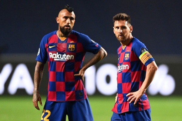 Arturo Vidal y Lionel Messi en el Barcelona contra Bayern Múnich por Champions League.