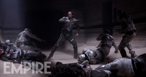 Duncan Idaho (Jason Momoa) en acción, durante una de las escenas de &quot;Dune&quot;.