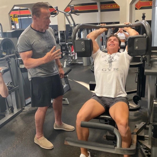 Arnold Schwarzenegger y su hijo suelen ir a entrenar al gimnasio juntos. | Foto: Instagram/@schwarzenegger